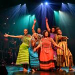 Scenefoto's African mamas optreden