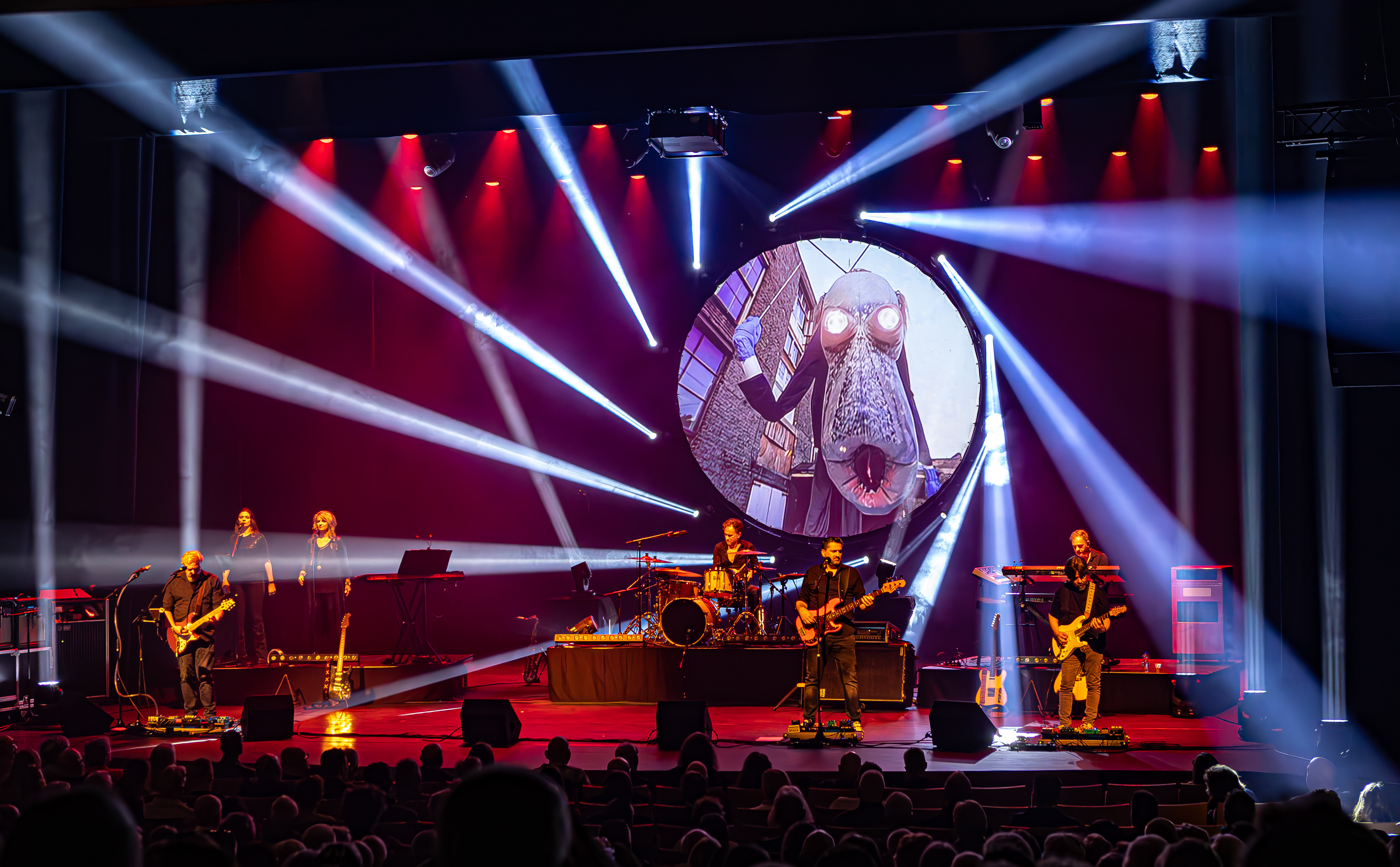 Scenefoto the story of floyd met publiek en band